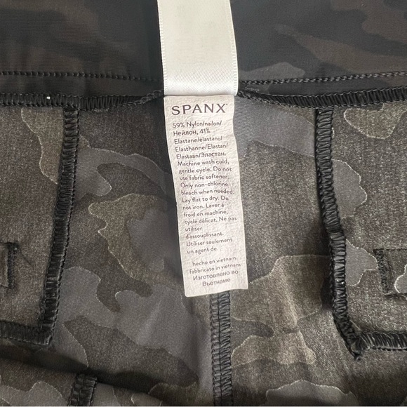 Spanx Sunshine Shorts  Pull On 4-Way Stretch Size XLarge Black Camo. - Picture 12 of 14